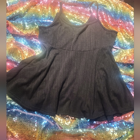 Black flowy Spagetti Strap Top Size L NWOT - Picture 3 of 5